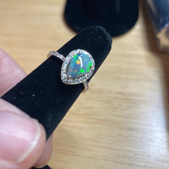 Australian Lightning Ridge Opal and Diamond Ring - Picture 14 of 17